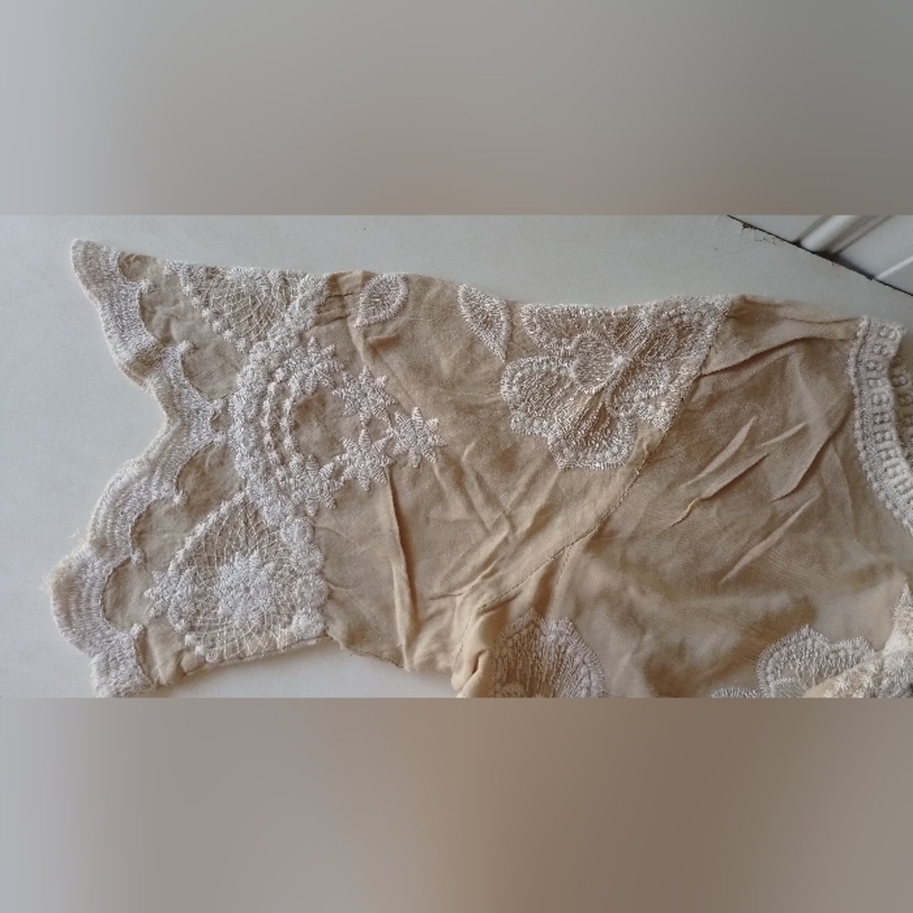 Embroidered blouse - Picture 4 of 7